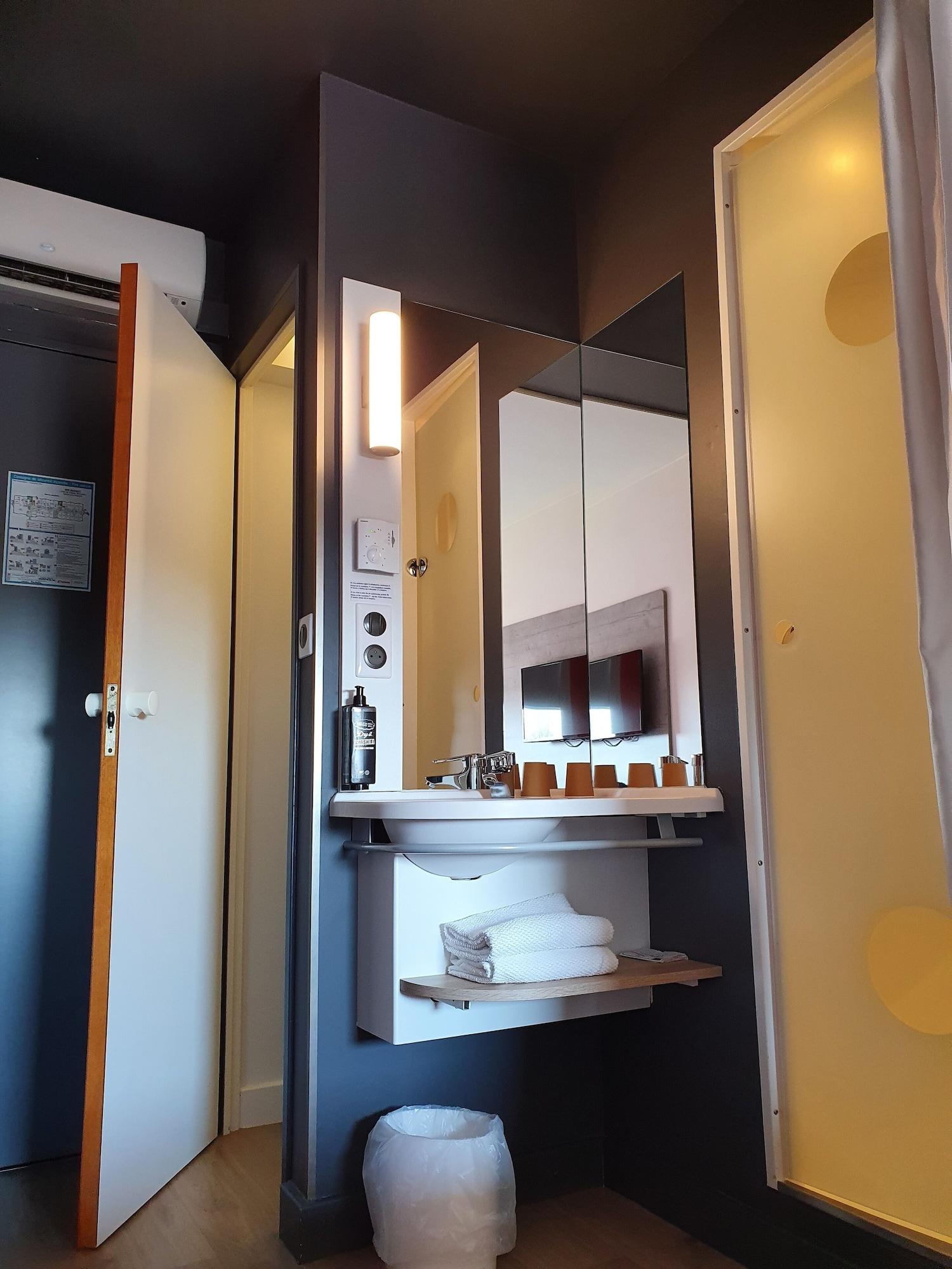 Ibis Budget Coutances Exterior photo